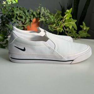 Nike COURT LEGACY SLIP-ON SNEAKER size 8